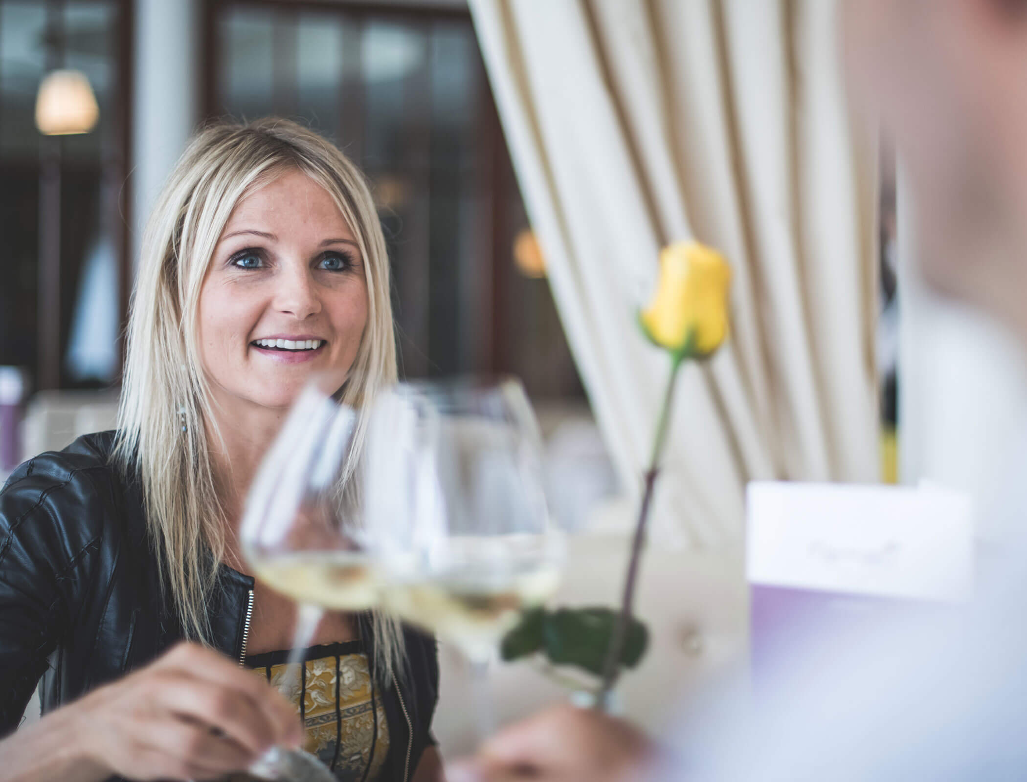 Donna e uomo a cena - Hotel Fameli