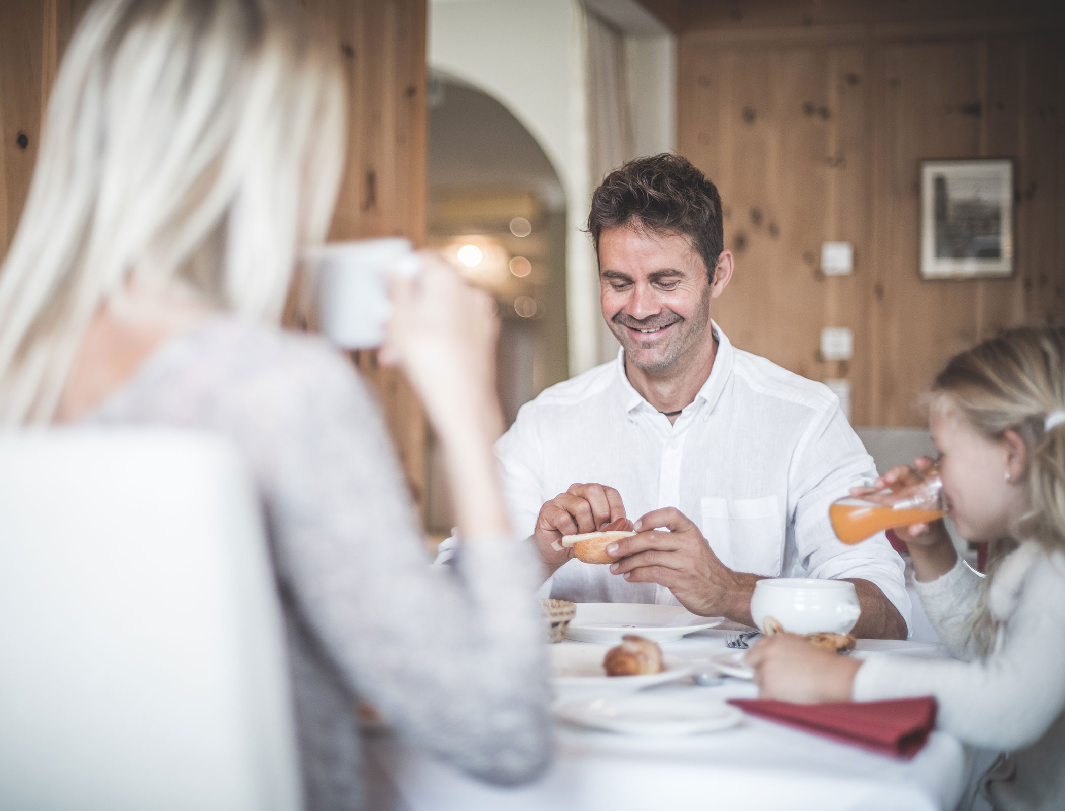 Family at breakfast - Hotel Fameli