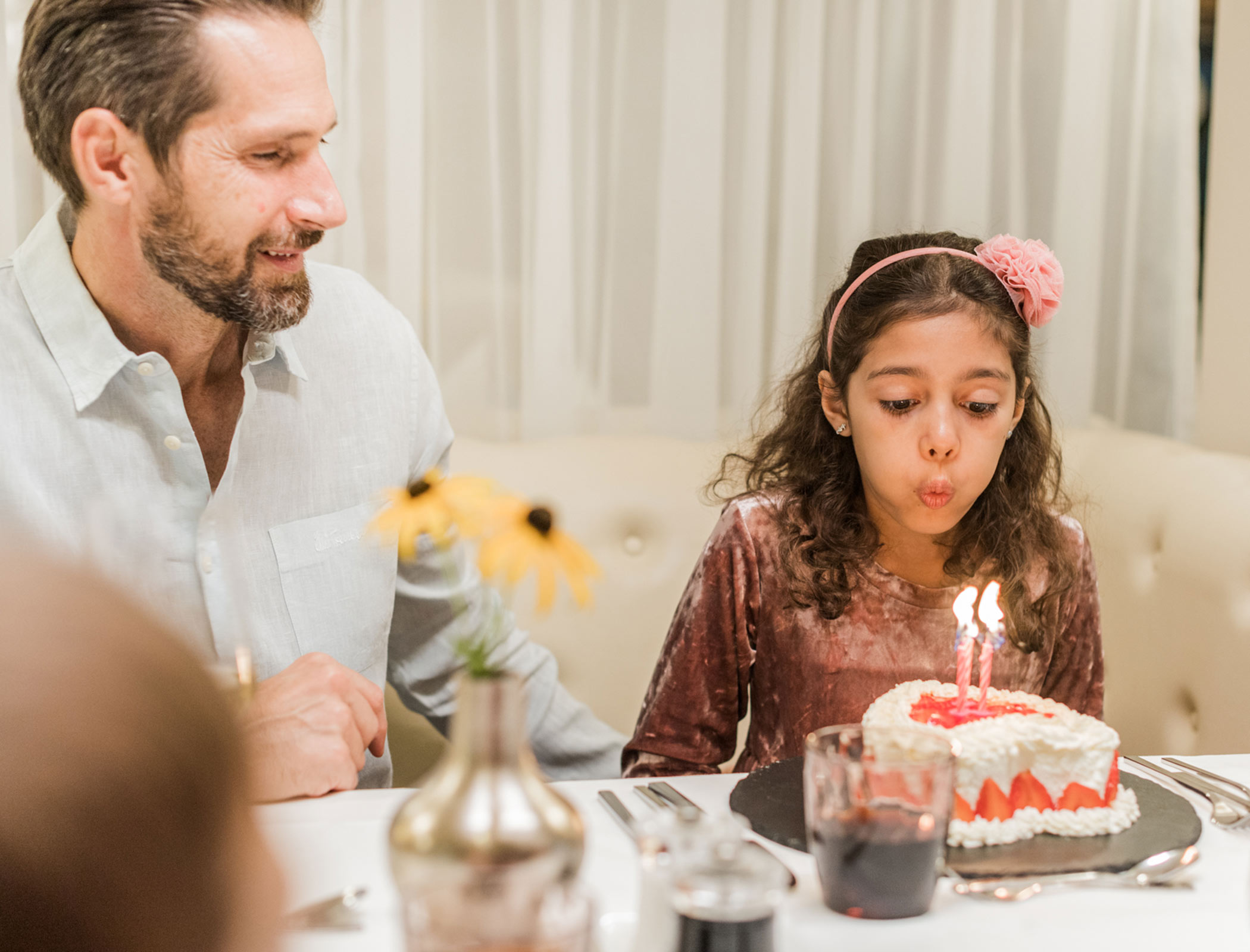 Child celebrating birthday at - Hotel Fameli
