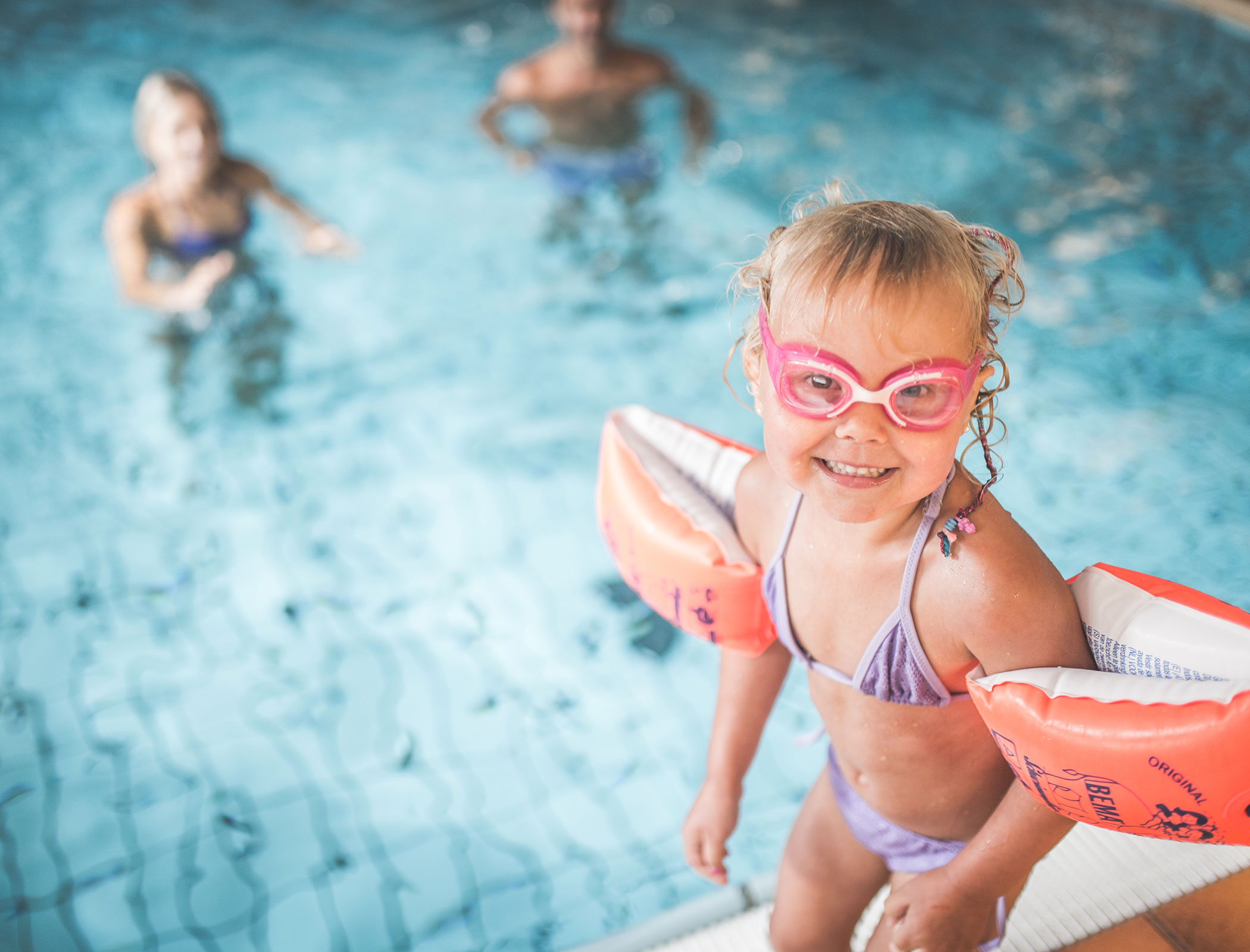 Child having fun in the indoor pool - Hotel Fameli