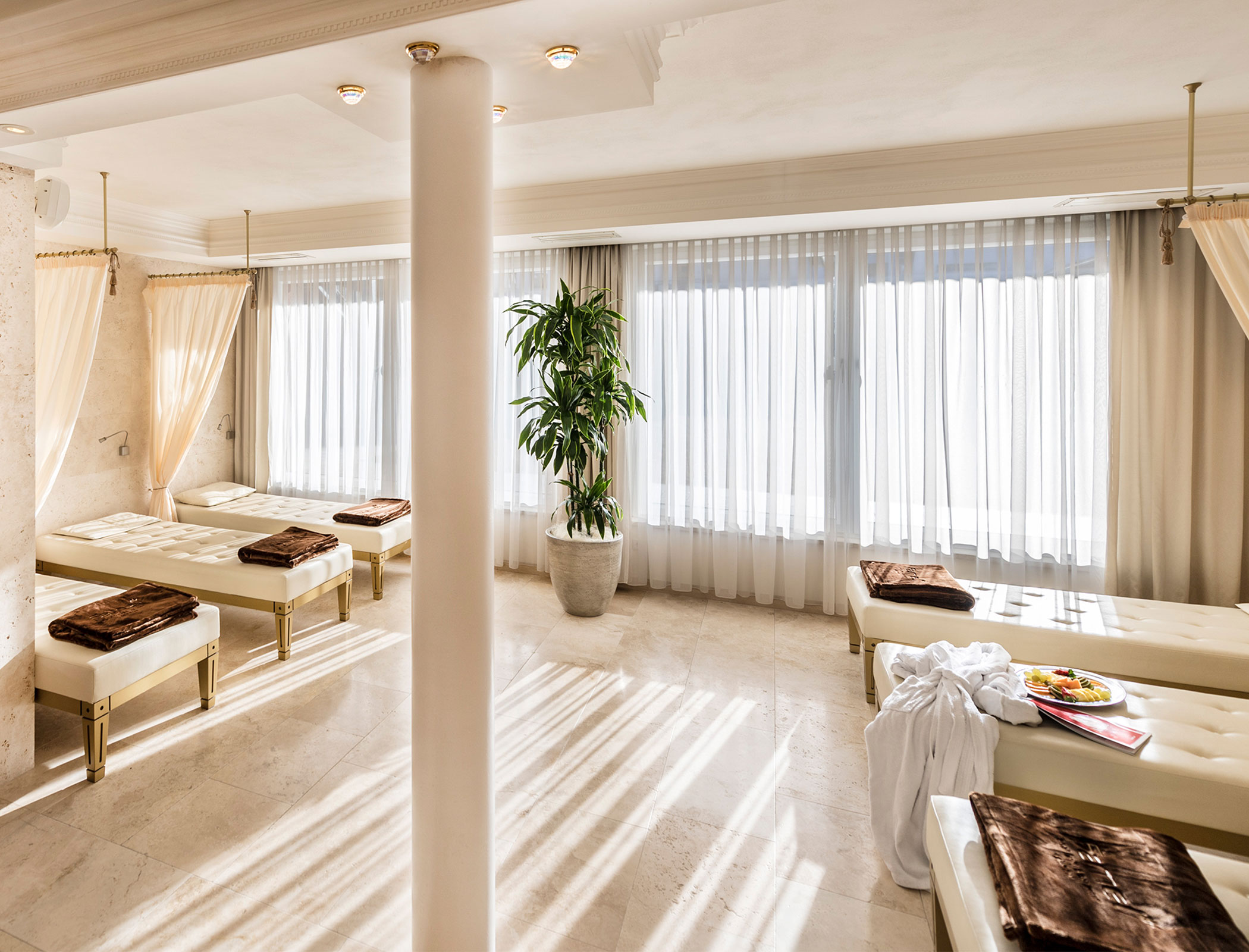 Tao SPA - Relaxation room with loungers - Hotel Fameli