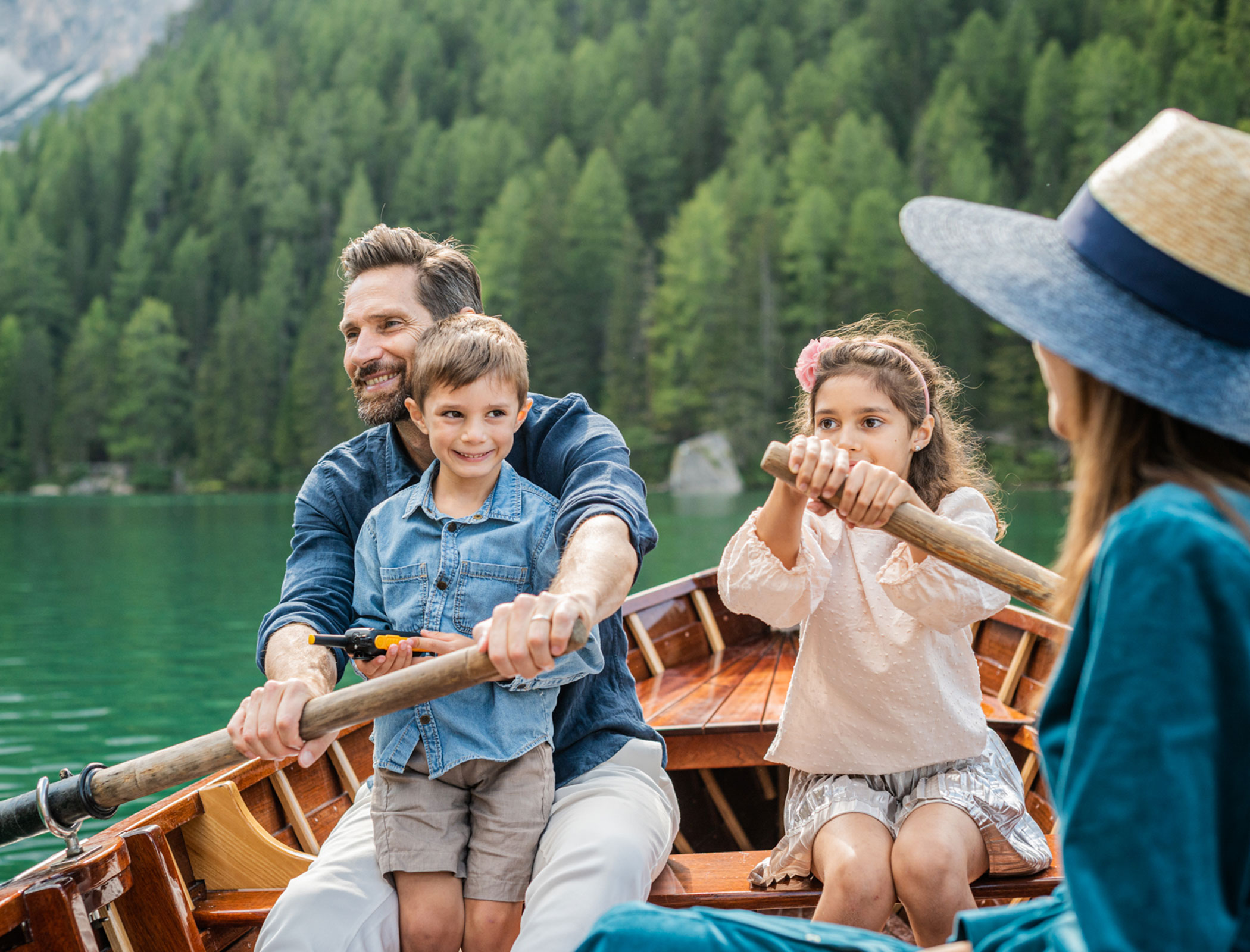Boat trip on Lake Braies - Family - Hotel Fameli