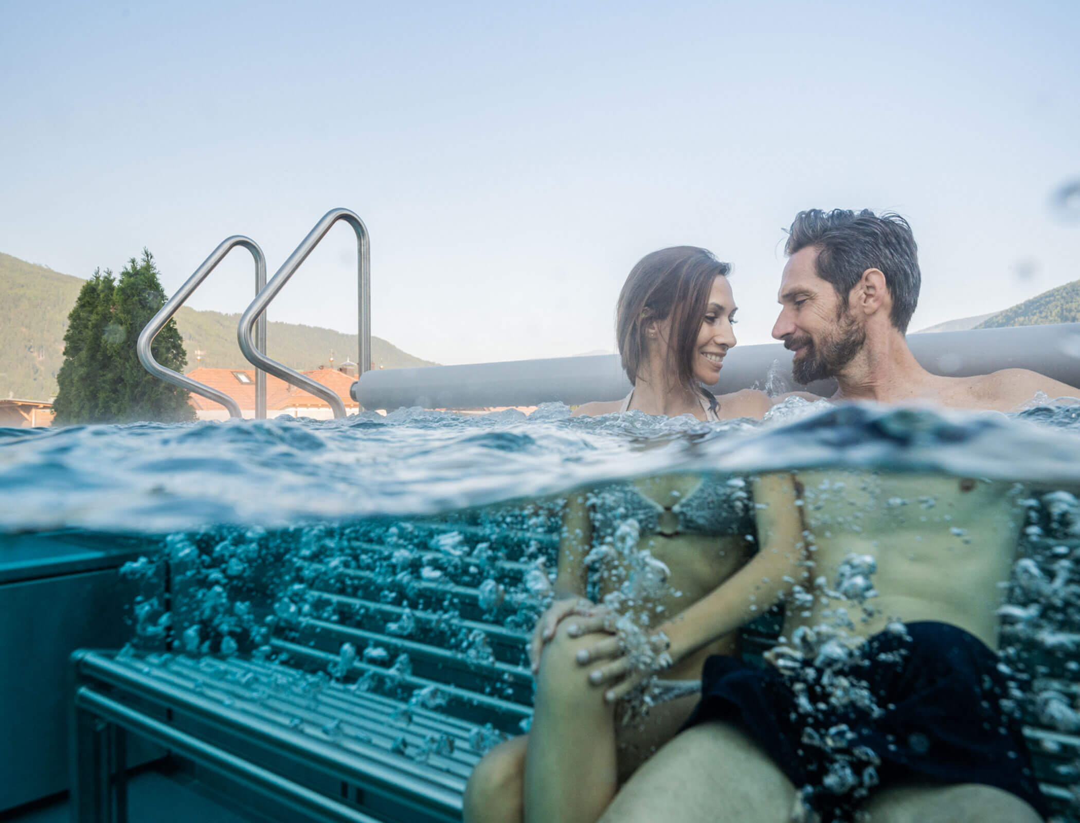 Man and woman in the Sky Pool whirlpool - Hotel Fameli