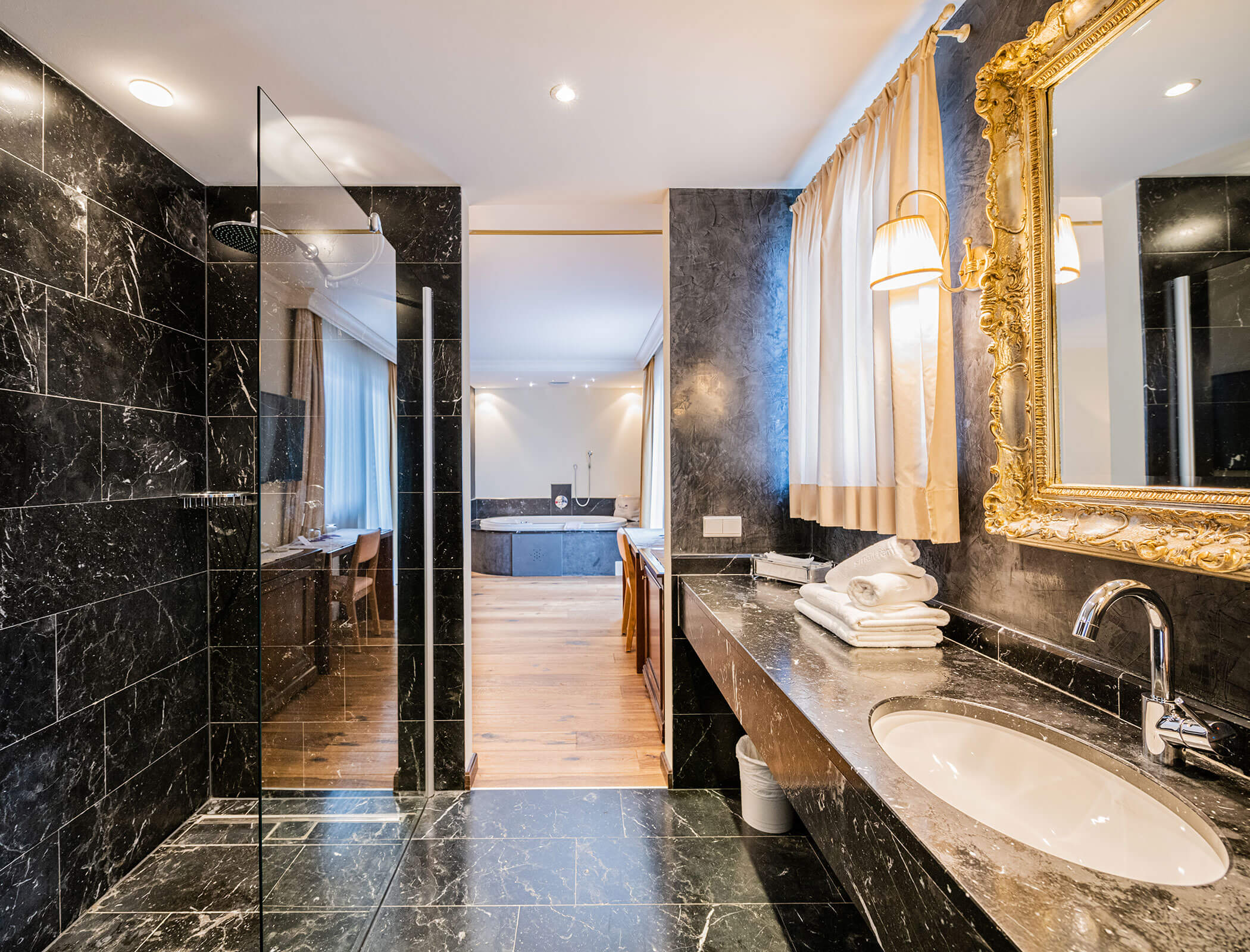 Bathroom Suite Fameli Comfort - Hotel Fameli