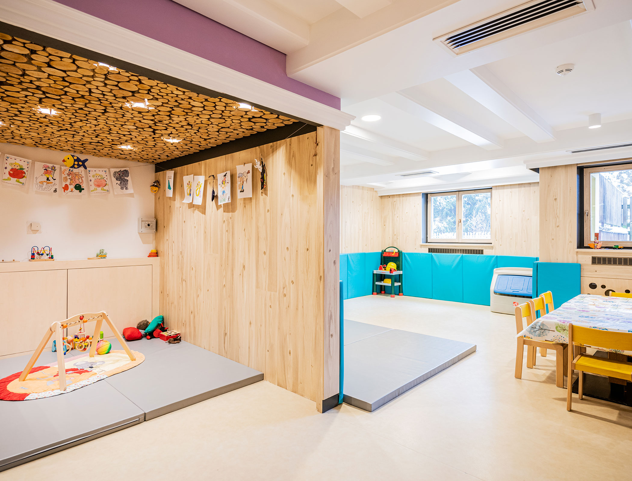 Kids area with supervision & toys - Hotel Fameli