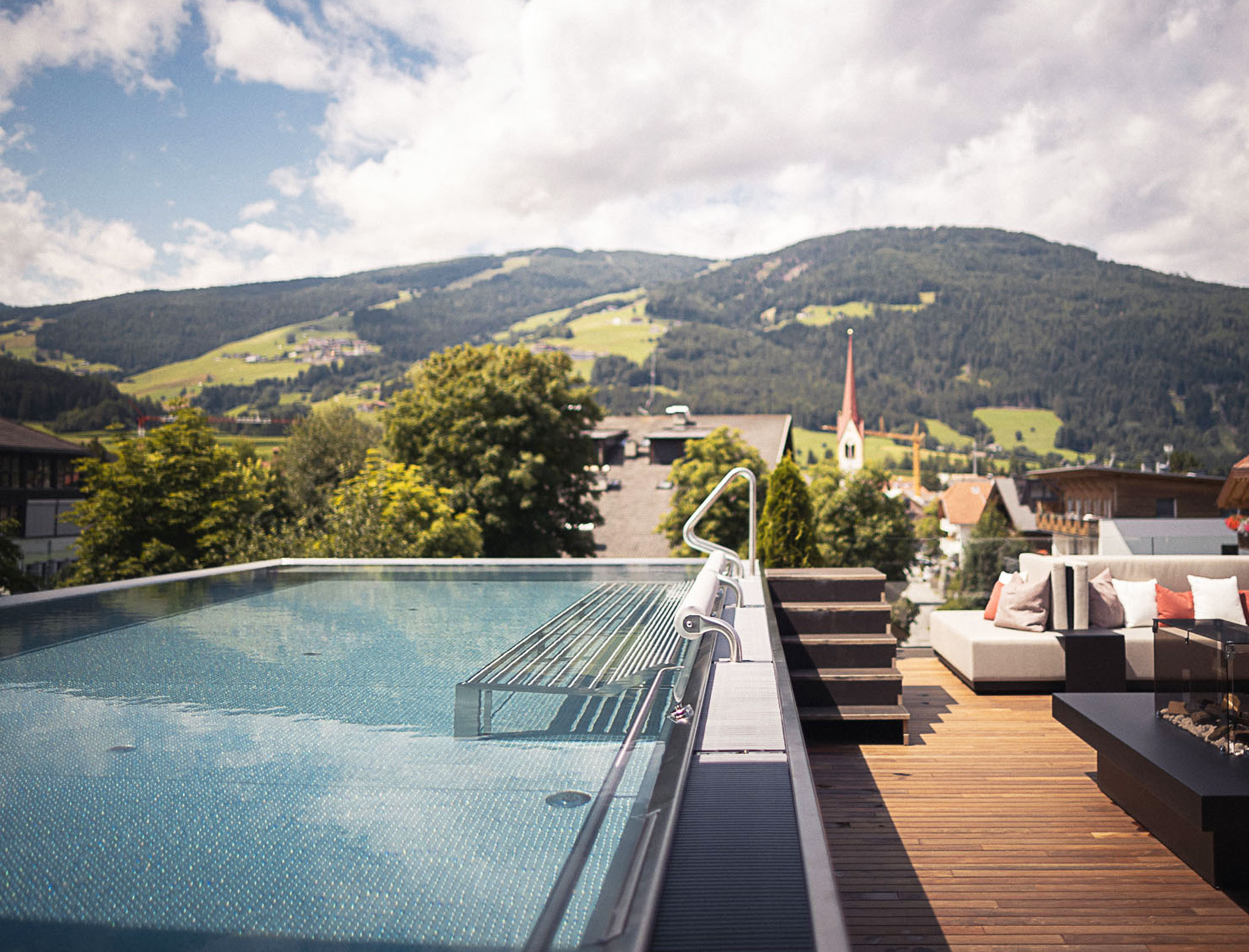 Hotel with sky pool and view of Valdaora - Hotel Fameli