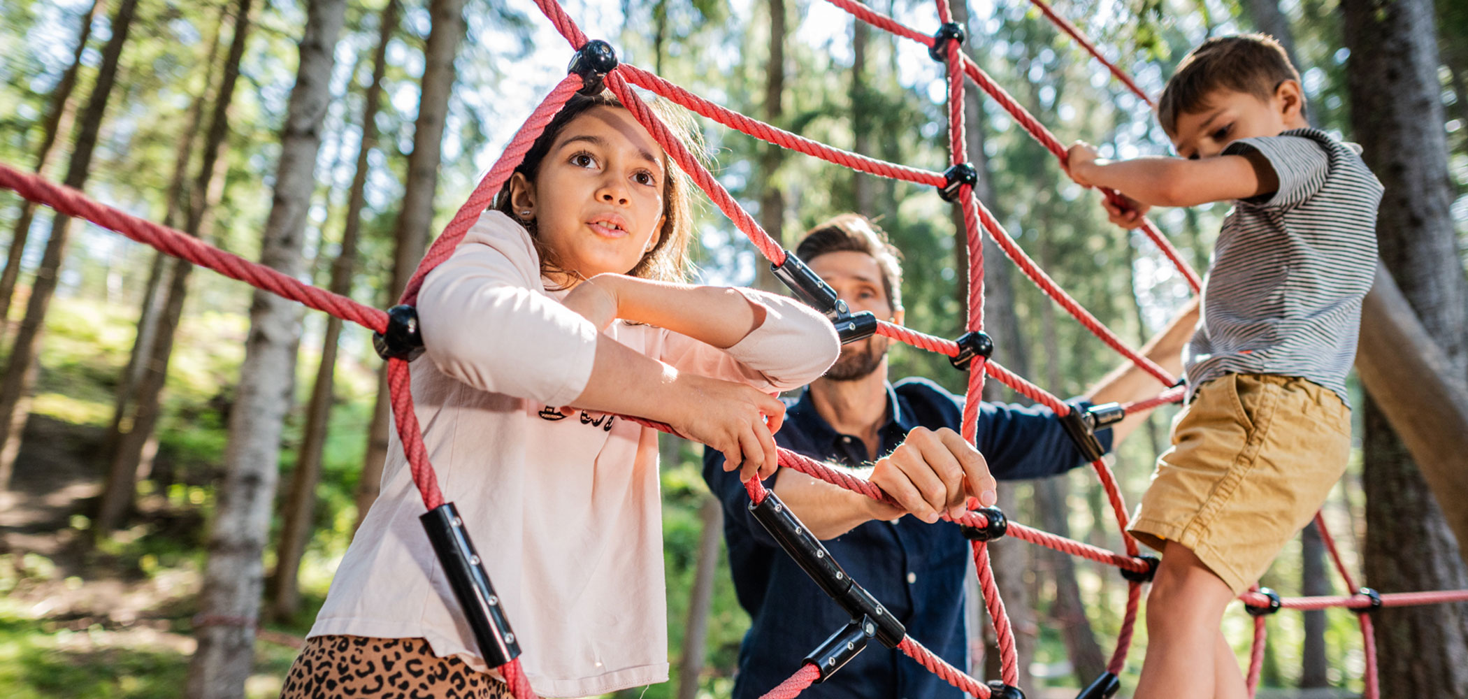 Family playing in the forest playground - Hotel Fameli
