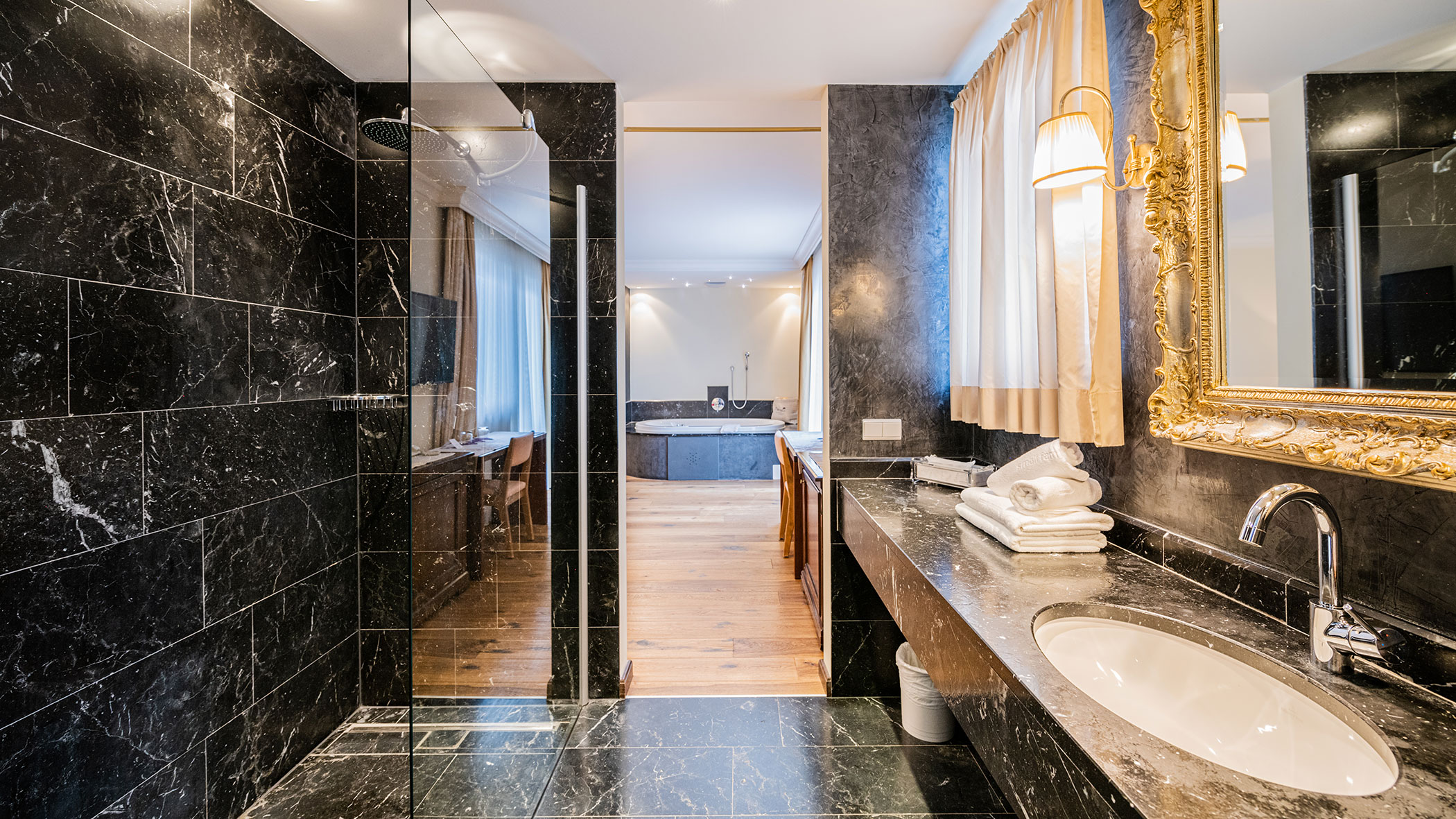 Bathroom in the Suite Fameli Superior - Hotel Fameli