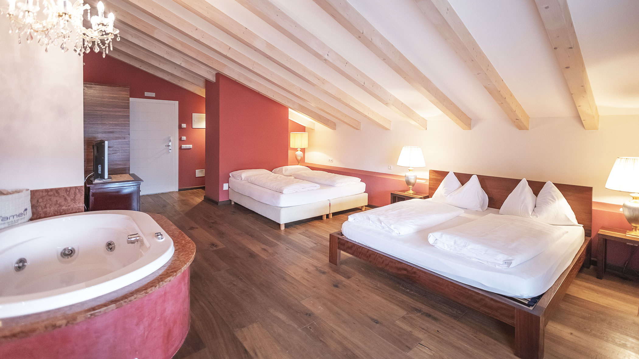 Family suite with Jacuzzi - Hotel Fameli