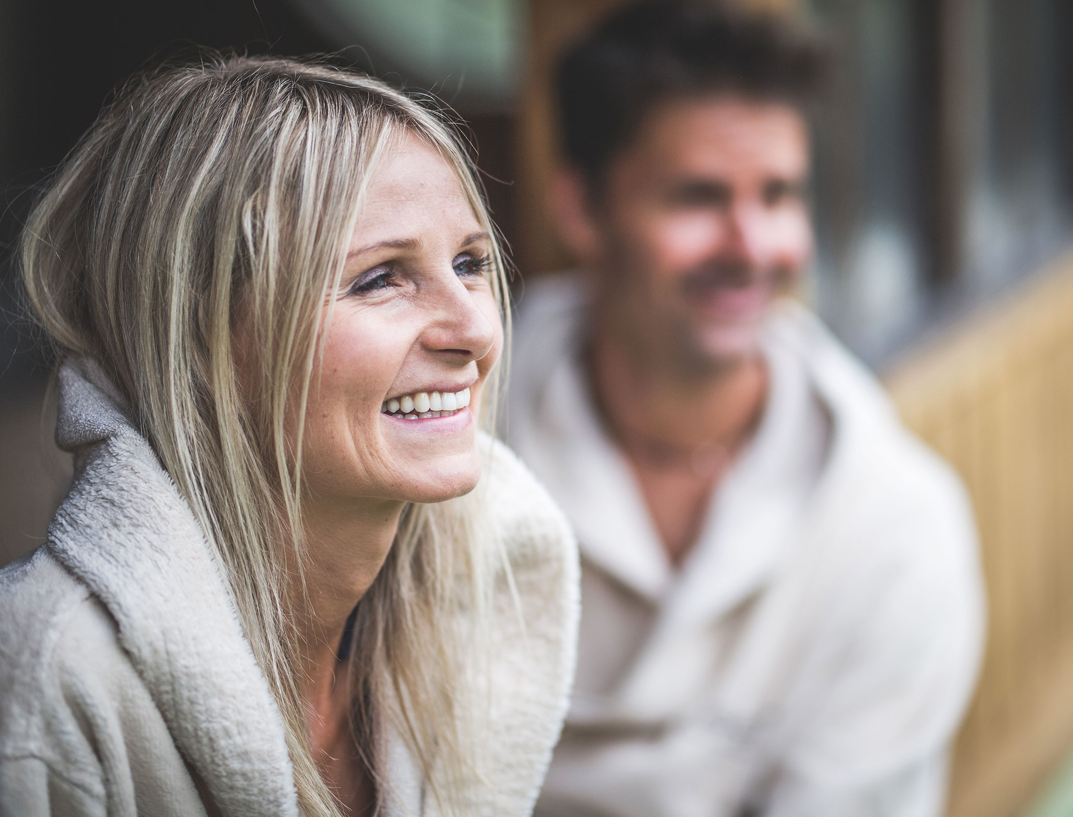 Man and woman relaxing - Hotel Fameli