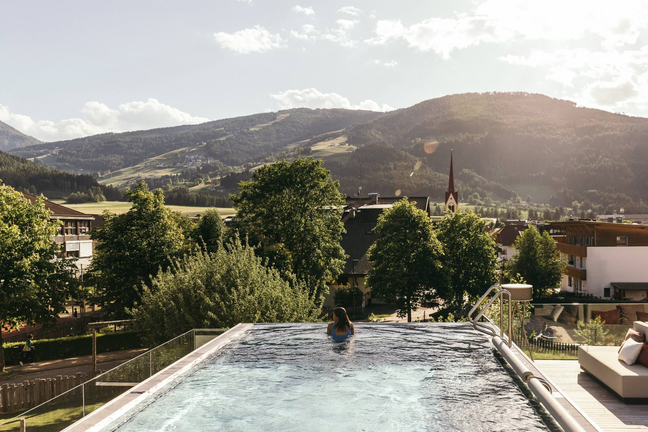 Outdoor Pool Hotel Fameli mit Sicht