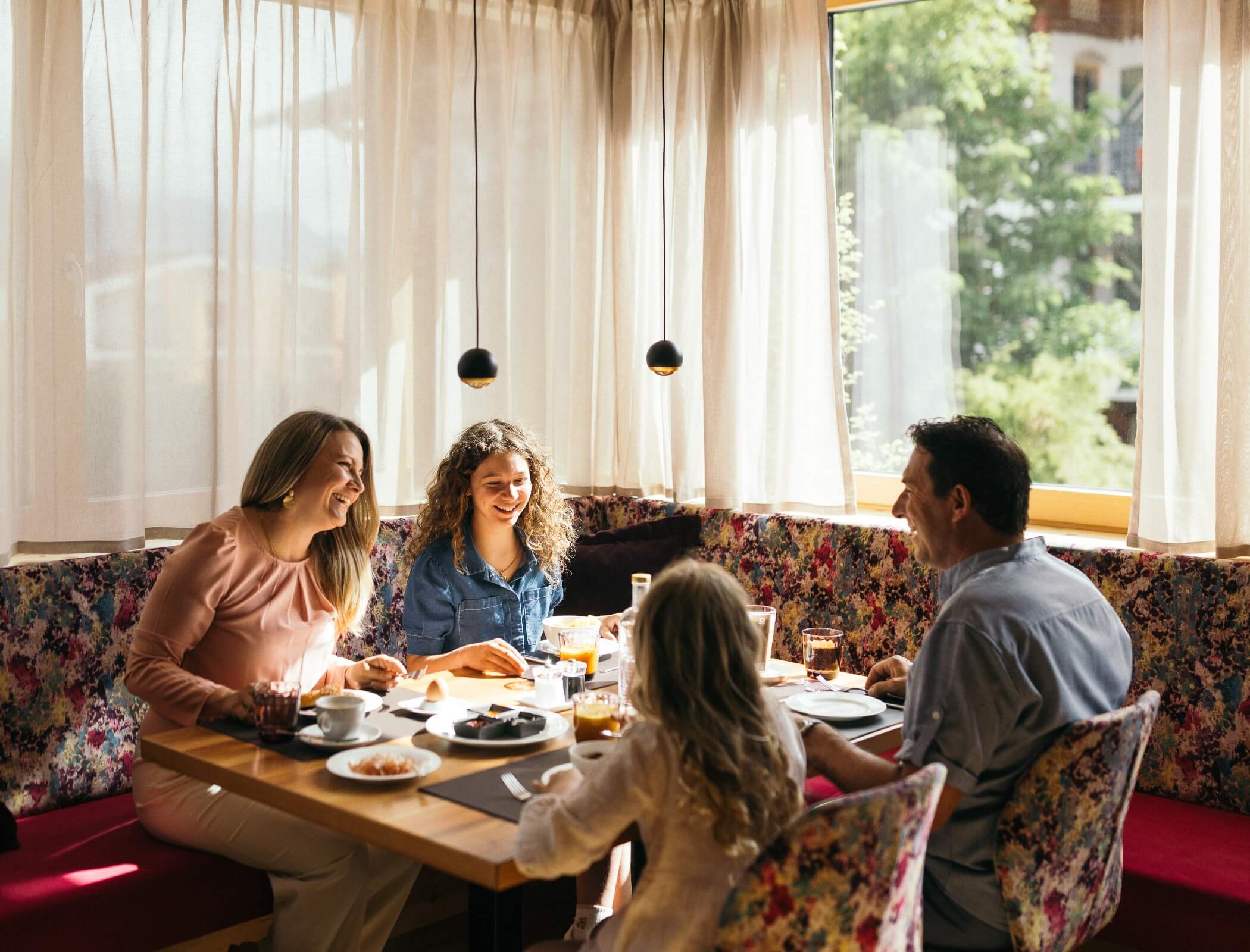 Frühstücken mit der Familie
