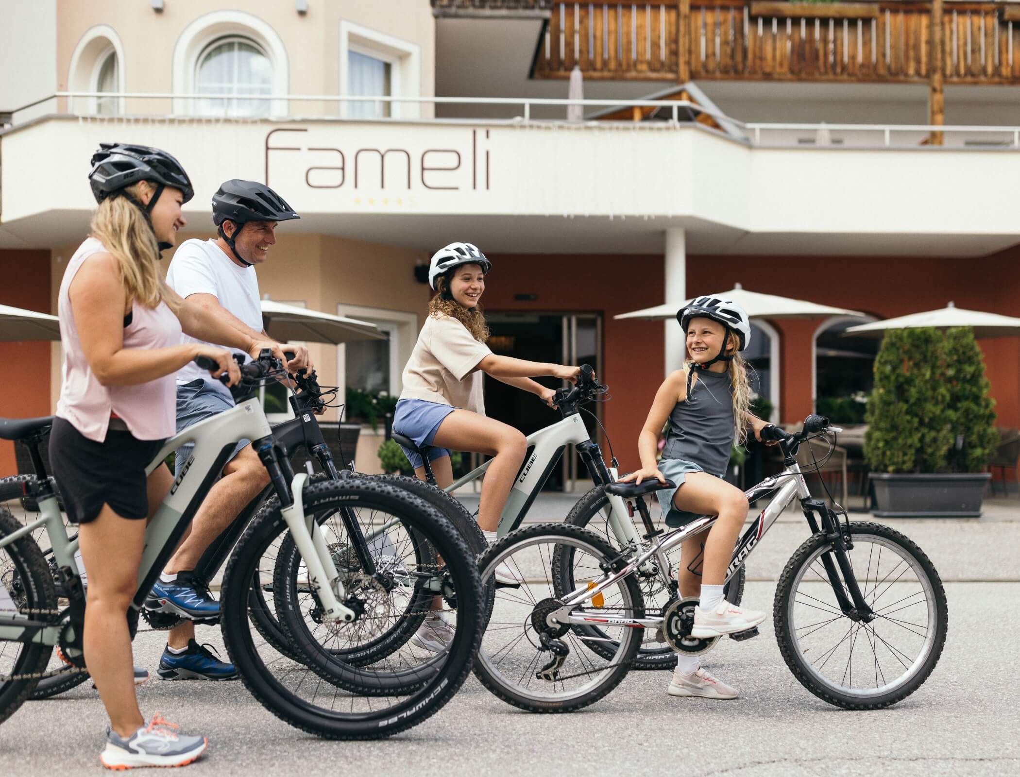 E-Bike Fahren mit der ganzen Familie
