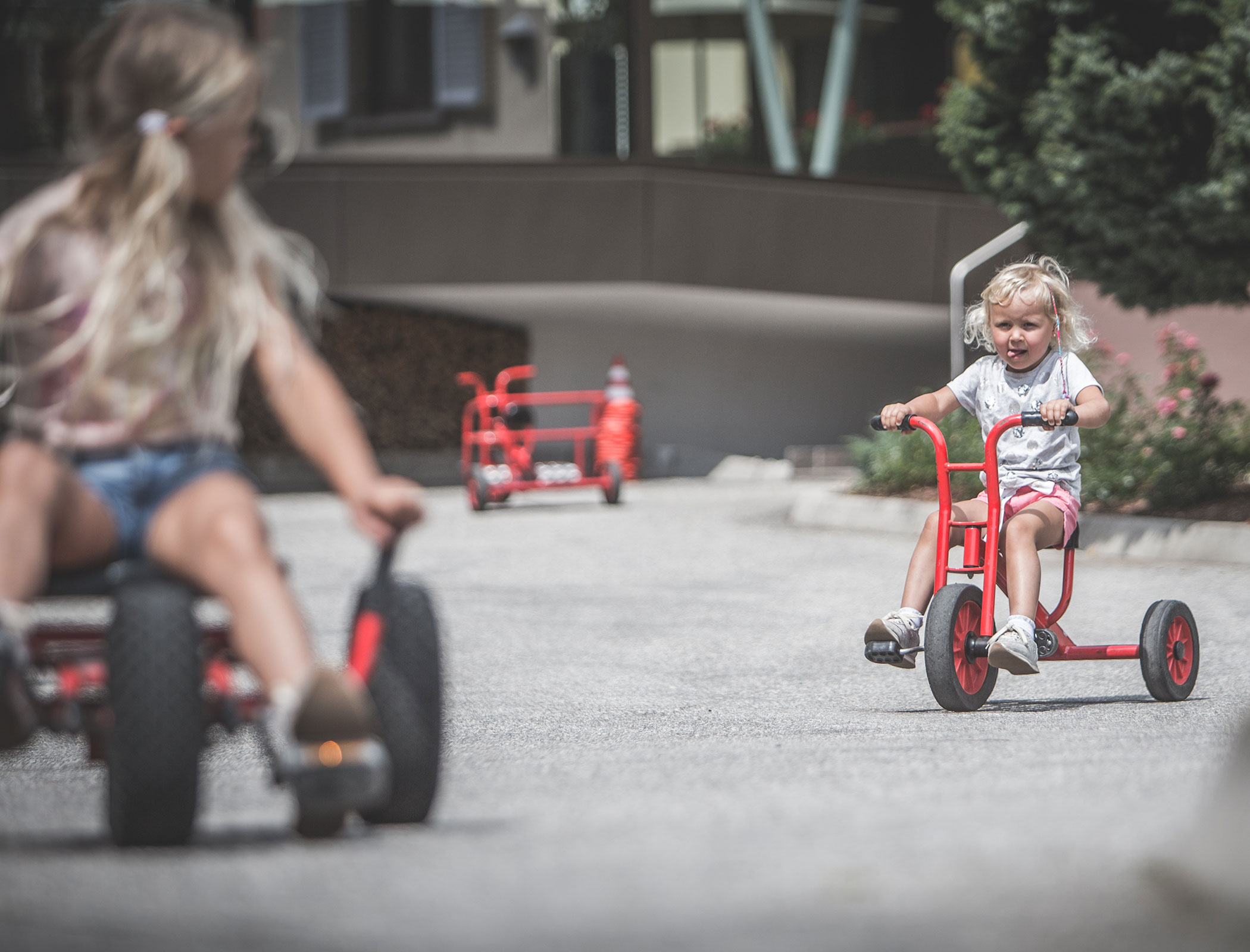 Children playing - Family hotels in South Tyrol - Girls riding tricycles - Hotel Fameli