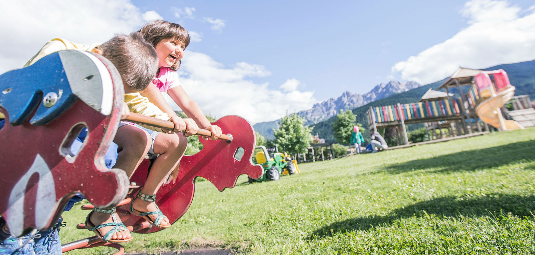 Hotel with its own playground - Familienhotels Südtirol - Hotel Fameli