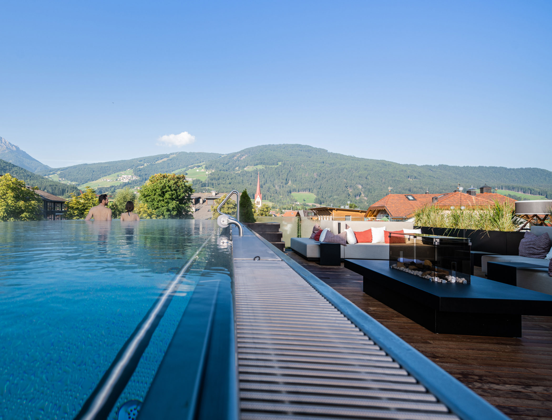 Sky Pool detail photo - Hotel Fameli