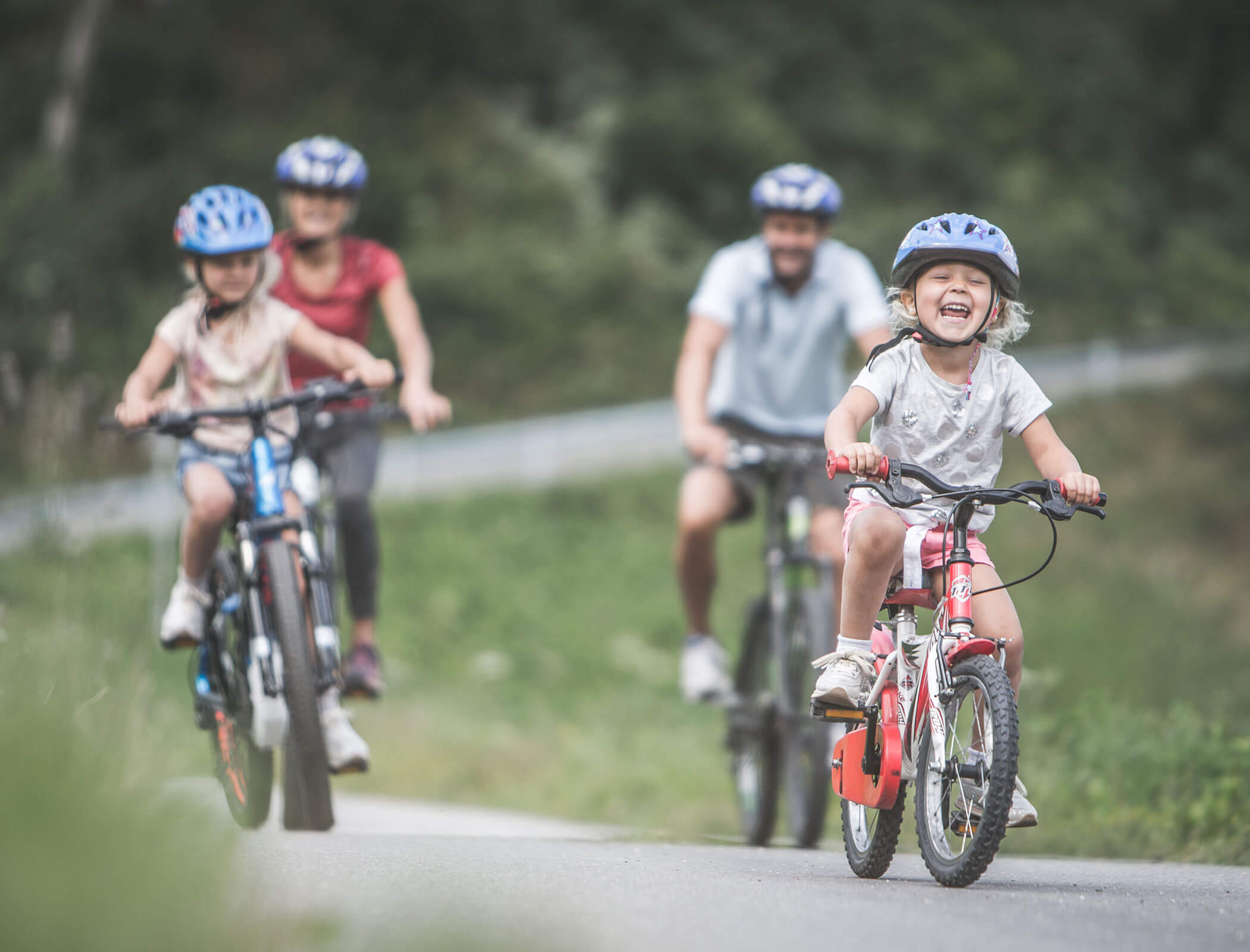 Family bike tour through the forests of Olang