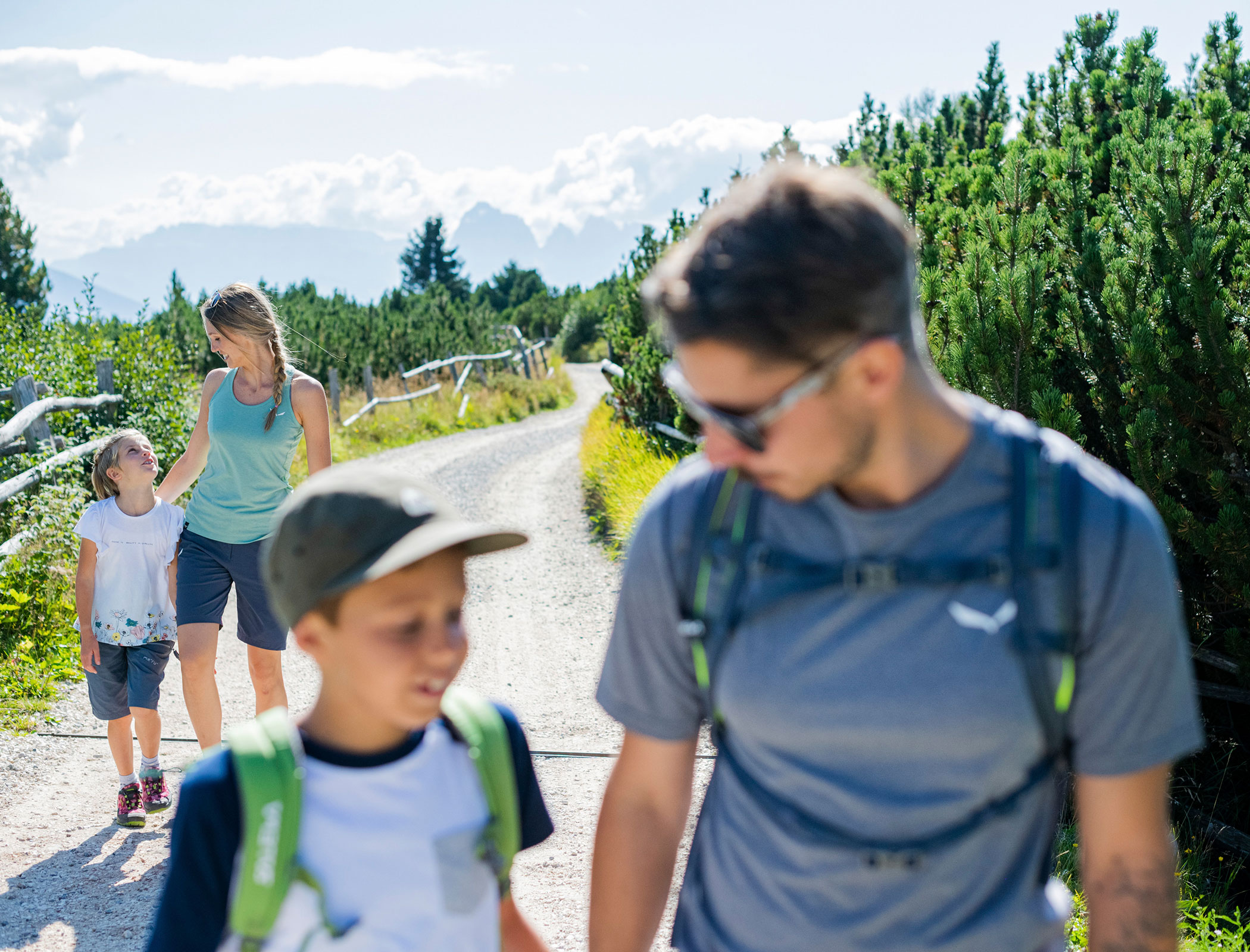 Family hike in summer - Hotel Fameli
