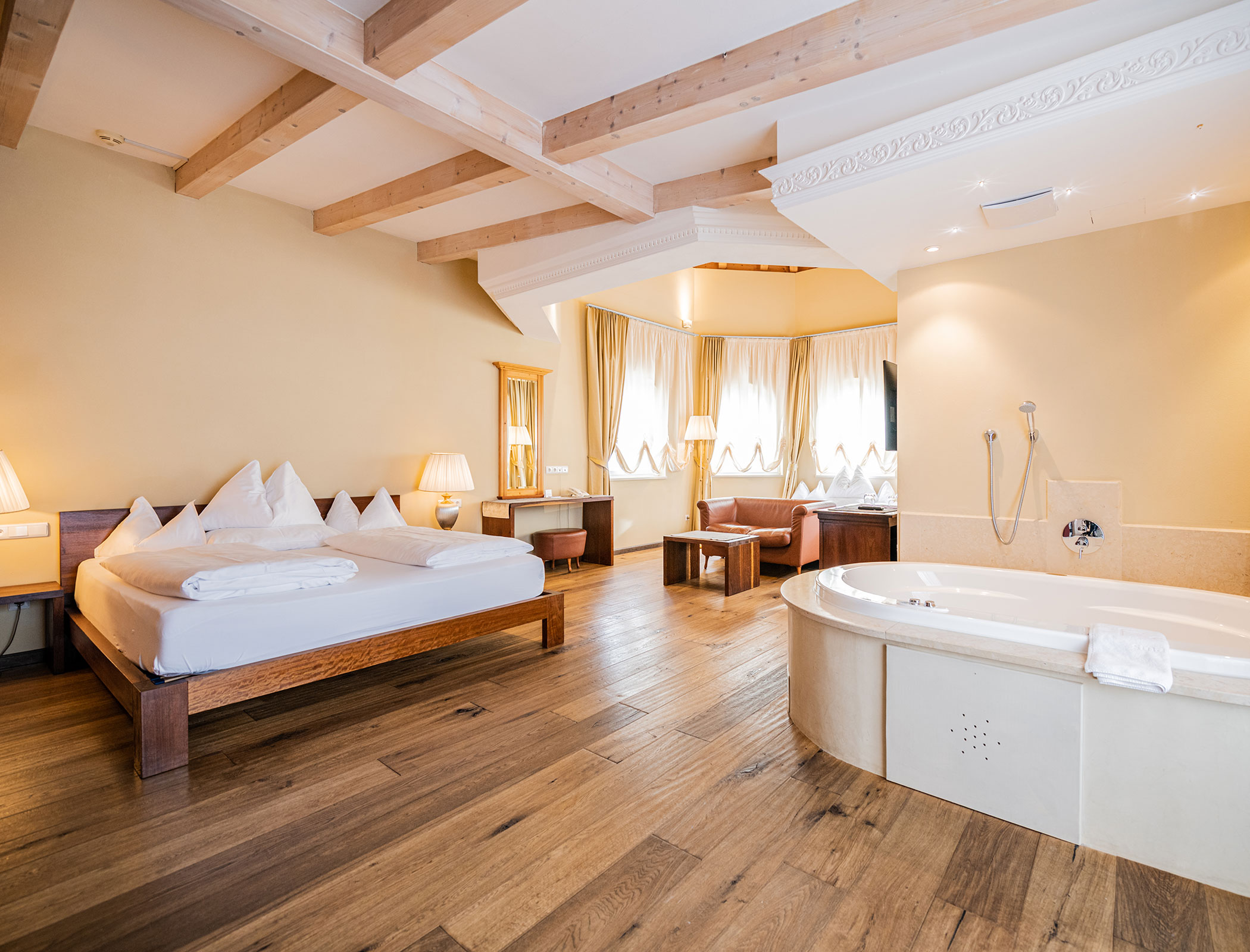 Suite Fameli Castle room with bathtub - Hotel Fameli