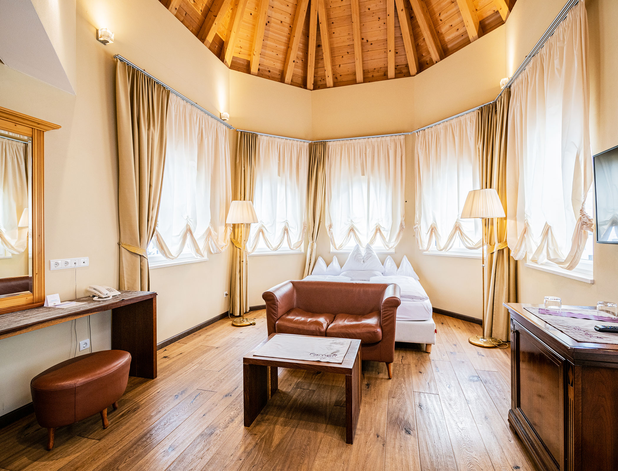 Suite Fameli Castle living room - Hotel Fameli