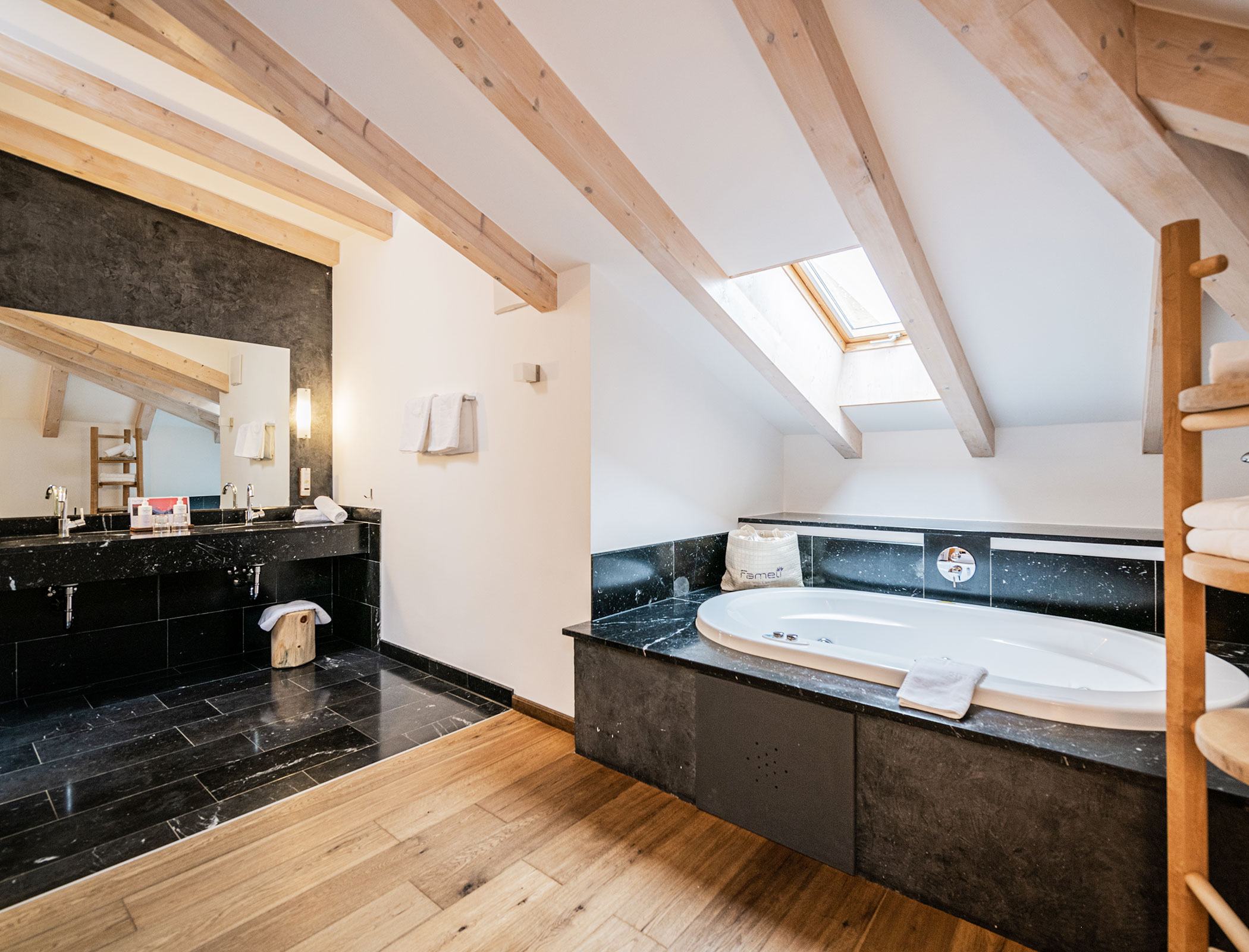 Suite Fameli Loft with whirlpool - Hotel Fameli